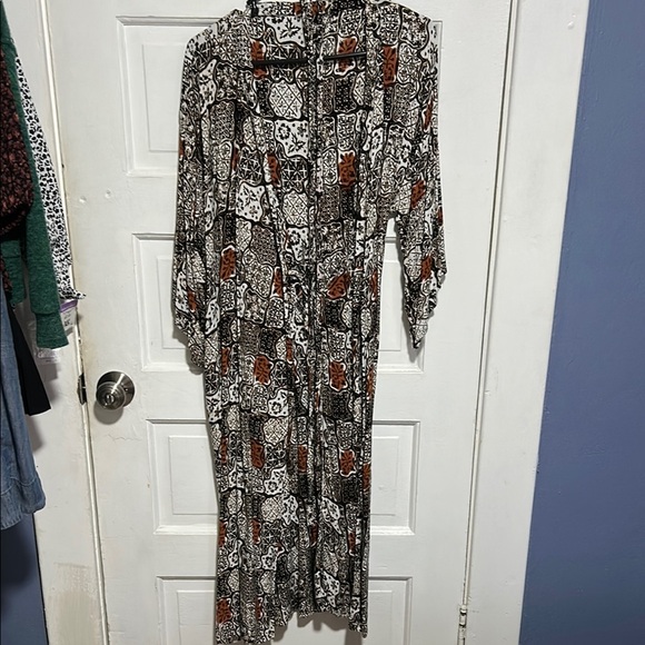 Beautiful Robe - Picture 1 of 6